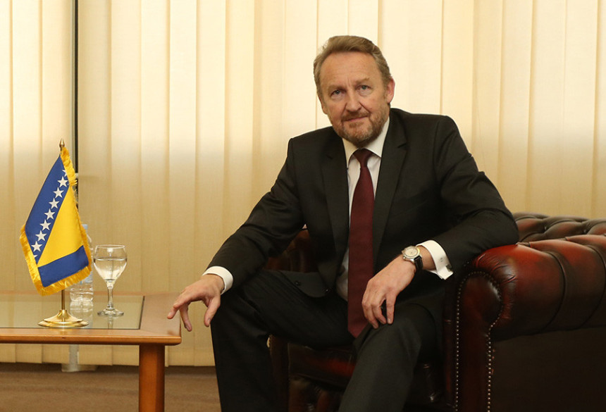 SNSD neprekidno proizvodi krizu 