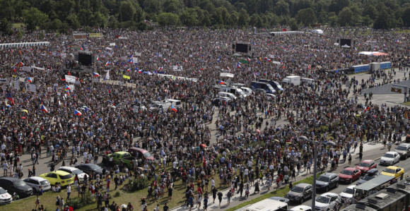 Prag traži ostavku premijera