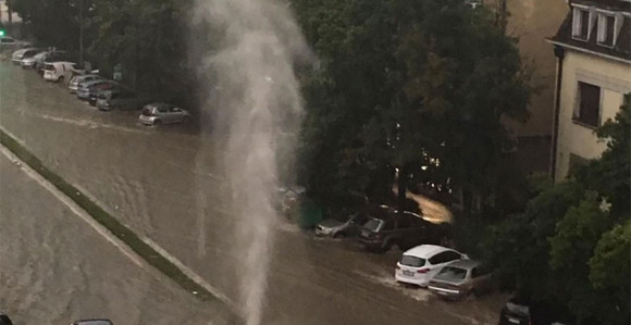 Beograd: Gejzir nasred ulice 