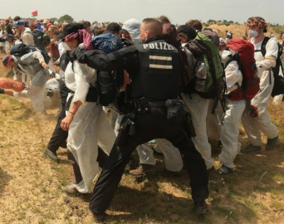 Sukob policije i demonstranata