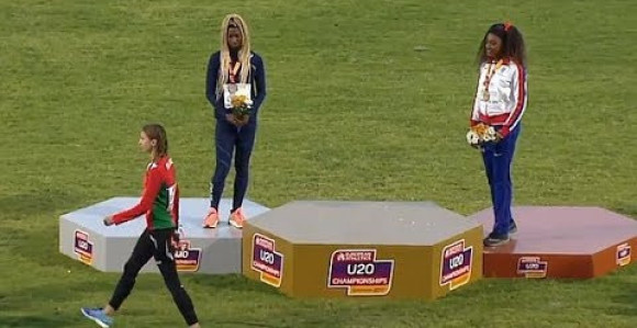 Video: Bjeloruskinja napustila podijum zbog himne BiH!