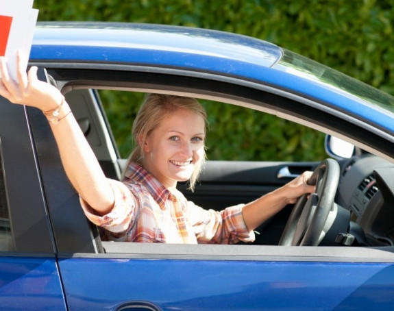 Kako je plavuša uništila vozilo