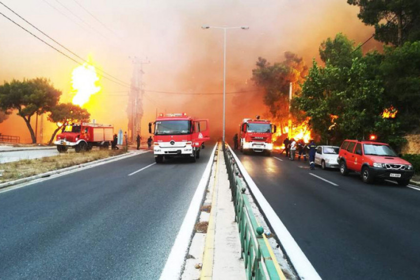 Veliki požari bukte kod Atine
