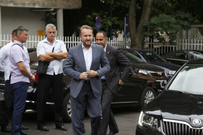 Изетбеговић покреће спор БиХ и Српске