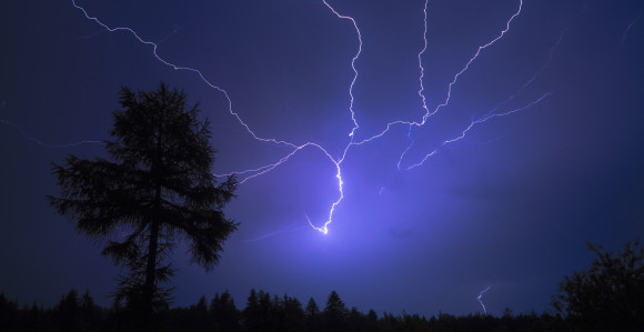 Grom juče "spalio" 100.000 KM