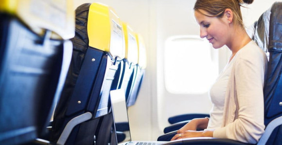 Da li smijete da koristite laptop u avionu?