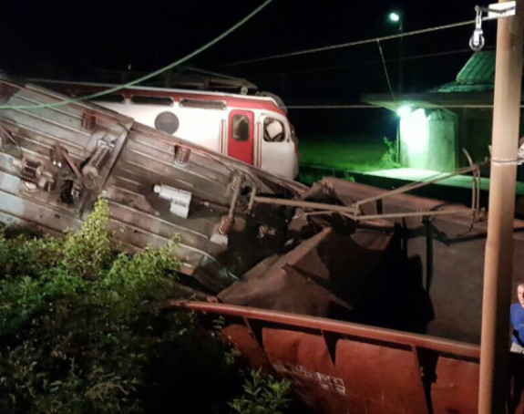 Dvije osobe mrtve u sudaru vozova