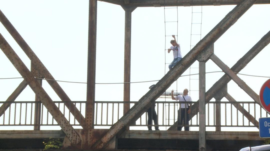 Muškarac prijetio da će se ubiti skokom s mosta
