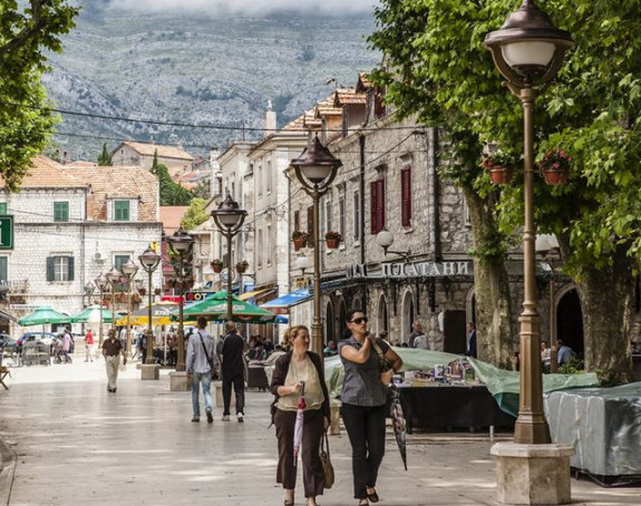 Promjenljivo oblačno vrijeme, ponegdje kiša