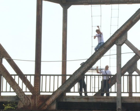 Muškarac prijetio da će se ubiti skokom s mosta