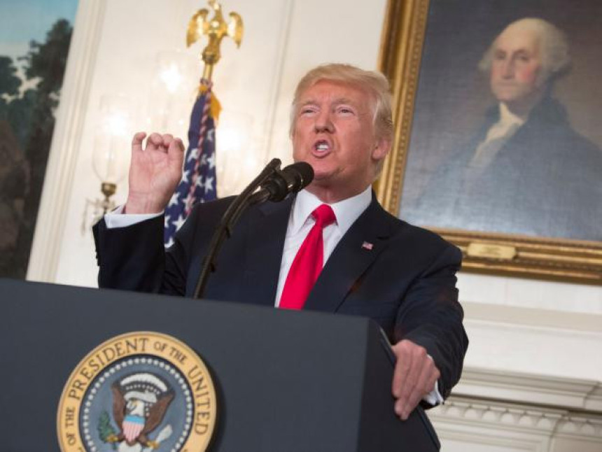 Трамп: Ти ку**ини синови морају бити отпуштени!