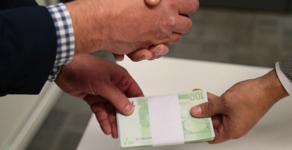 Stranke posluju kao preduzeća