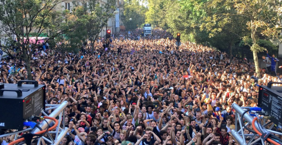 Hiljade ljudi na ulicama Pariza