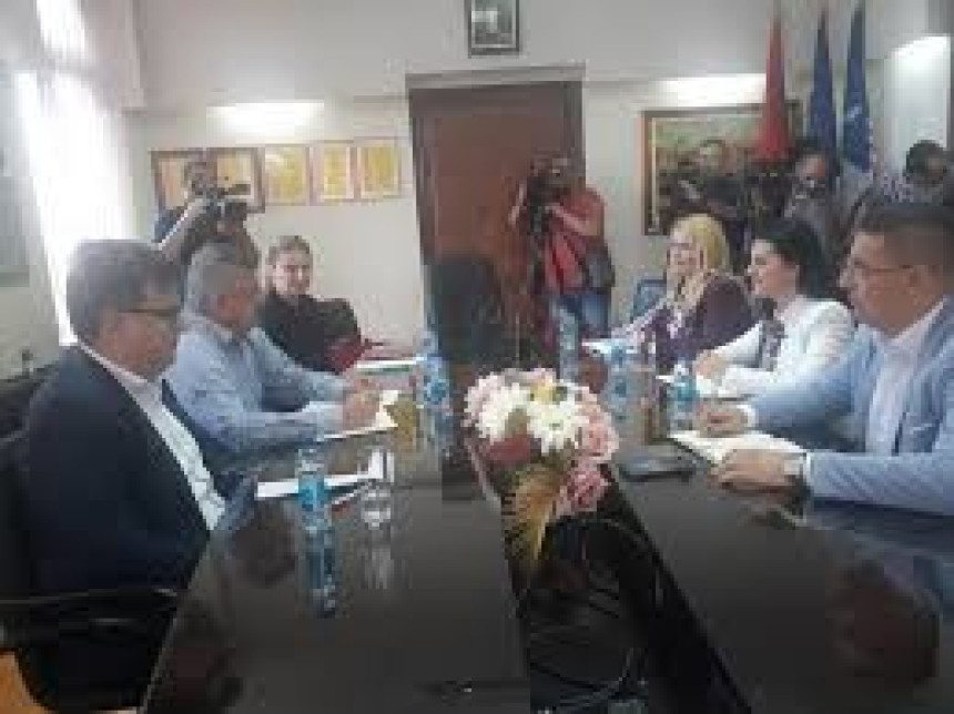 BN: Sastanak Mića Mićića i Sonje Davidović