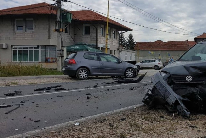 Teška nesreća kod kalesije, dvoje povrijeđeno