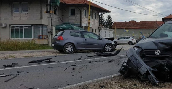 Teška nesreća kod kalesije, dvoje povrijeđeno