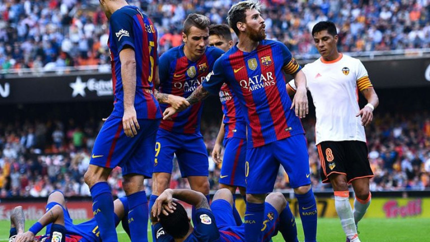 Видео: Меси у клинчу с навијачима Валенсије - сијевале боце и псовке!