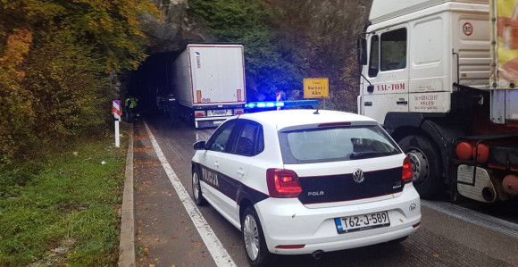 Sudar kamiona u tunelu kod Jajca