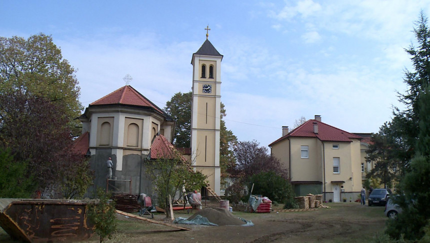 Освијетљена црква у Бијељини