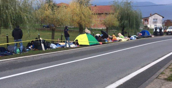 Migranti dočekali jutro na Izačiću