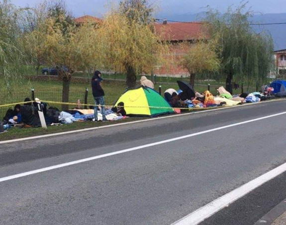 Migranti dočekali jutro na Izačiću
