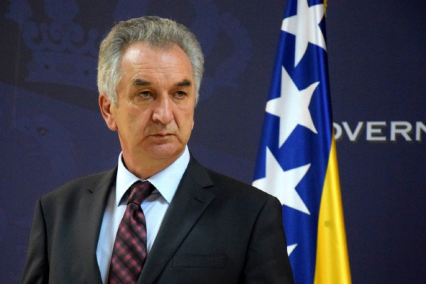Šarović traži od SM da prihvate "mali Šengen"