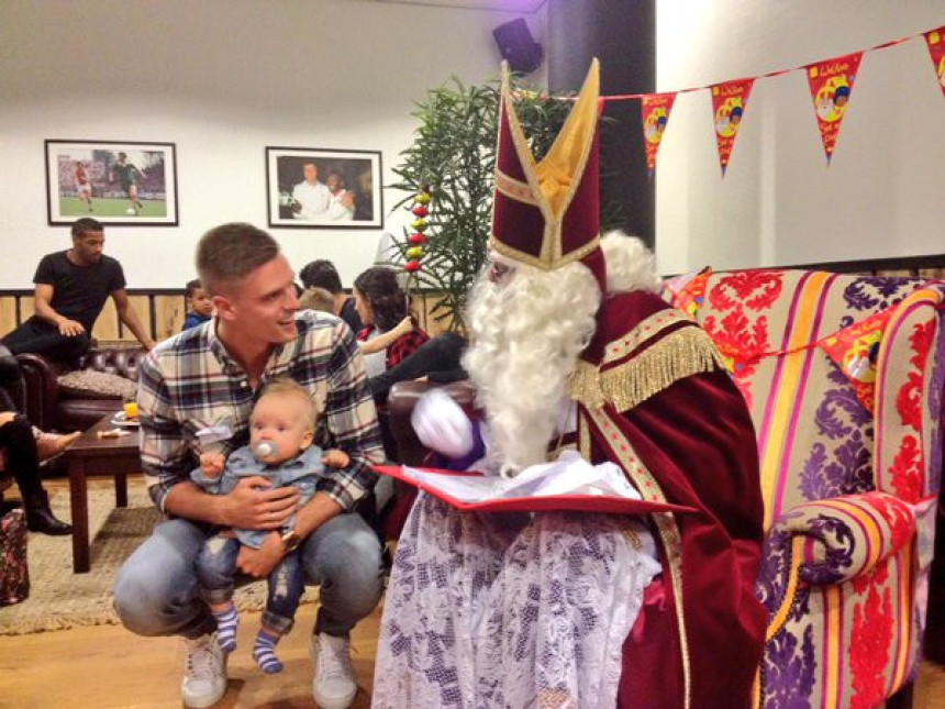 Deda Mraz poranio u Alkmar! Ima li poklon i za Partizan?!