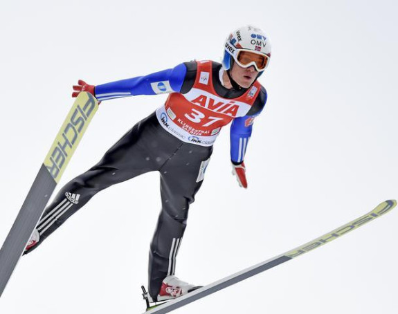 Норвежанин изненадио на првим скоковима сезоне!