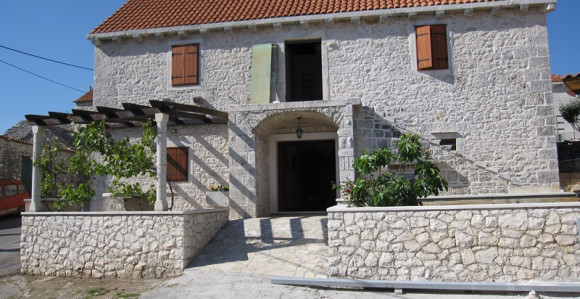 Арапи траже виле, а Руси камене куће