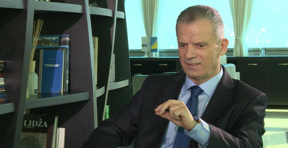 Радончић: Иза тротоара стоји нека будалетина