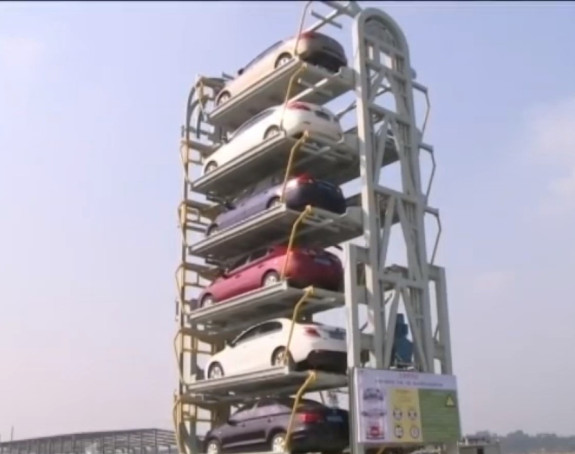 У Кини „пакују“ аутомобиле као сардине