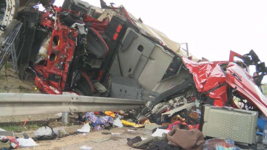 Šleper iz BiH sletio s auto puta 