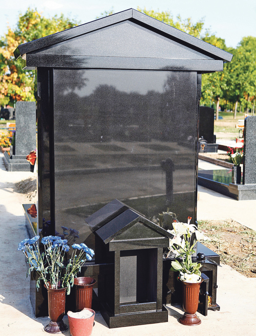 Ukrali spomenik sa grobnog mjesta