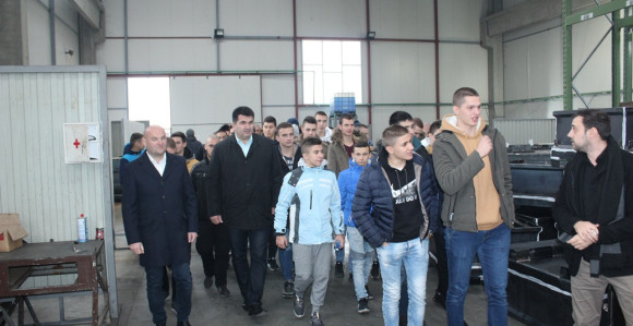 Učenici u posjeti firmama Lopara