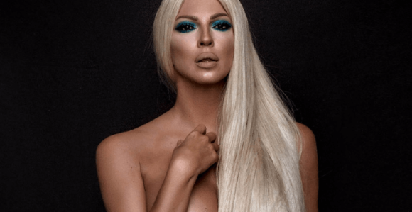 Jelena prošetala polu gola ispred hotelske sobe!