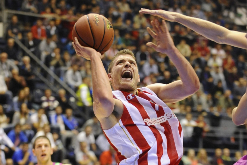 Отишао из Звезде и одмах је напада!