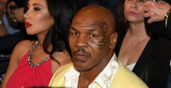 Видео: Гвоздени Мајк удара и у 50. години!