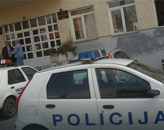 Đak bacio suzavac u školi u Beogradu