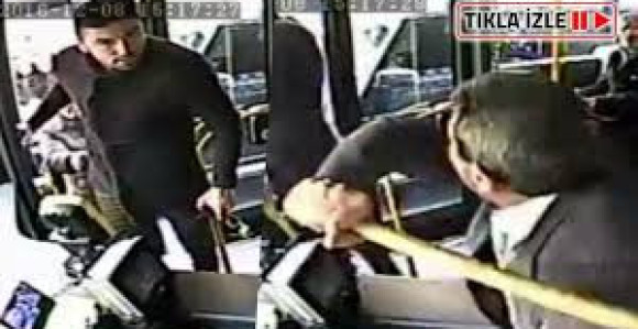 Video: Turski fudbaler krenuo da bije vozača autobusa, pa pobjegao kad je video bejzbolku!
