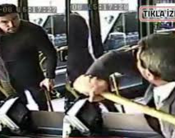 Video: Turski fudbaler krenuo da bije vozača autobusa, pa pobjegao kad je video bejzbolku!