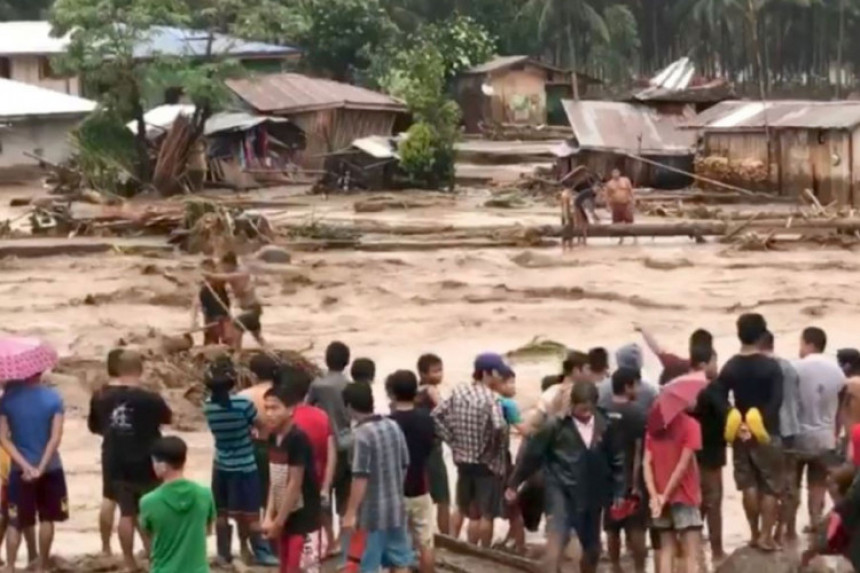 U tropskoj oluji stradalo 100 ljudi