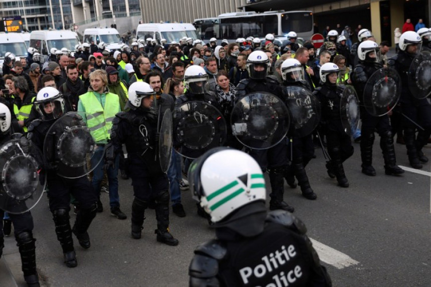 Snimak policajca šokirao Francuze