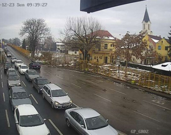 Na granici se čeka dva i po časa
