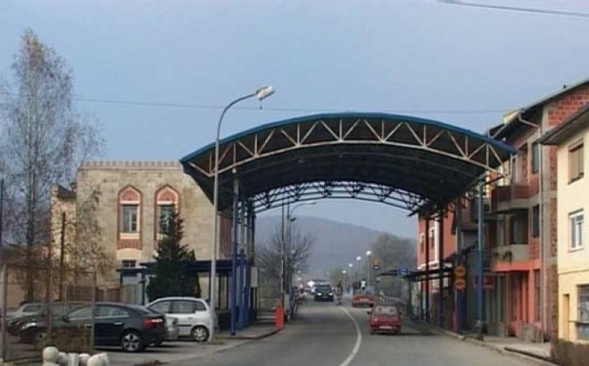 U Gradišci i Brodu polučasovna čekanja
