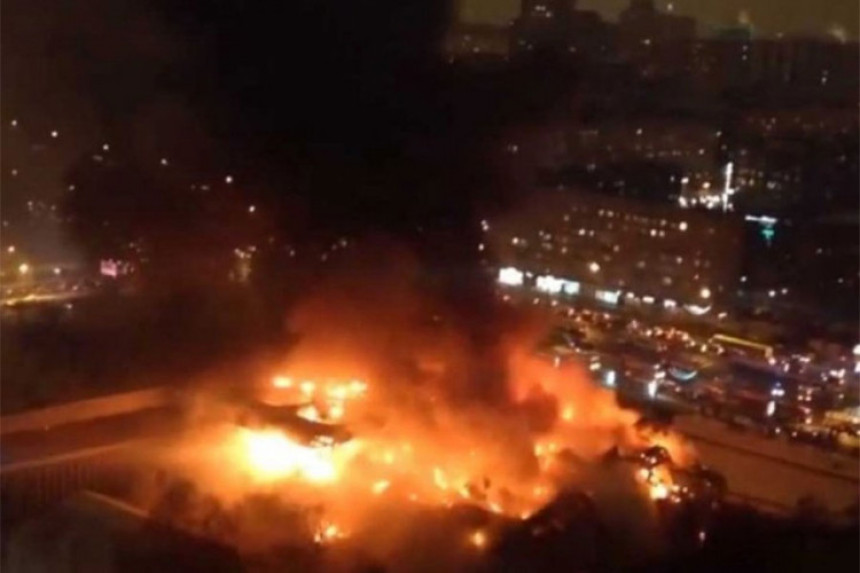 Požar zahvatio tržni centar u Moskvi