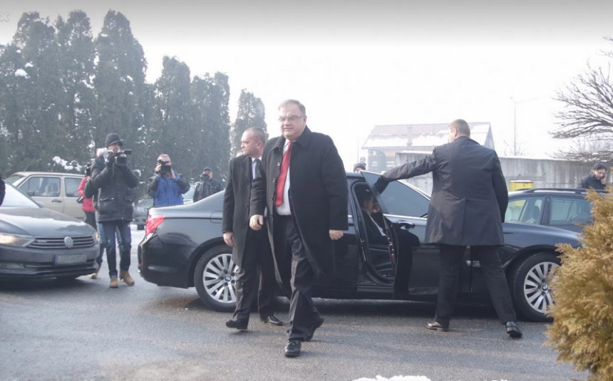 Političke izjave ne treba komentarisati