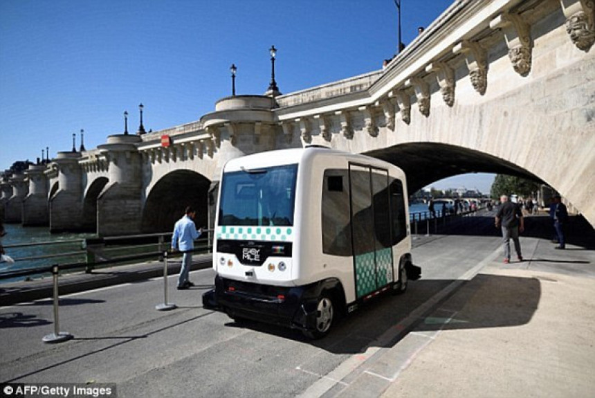 Pariz: Uveden autobus bez vozača