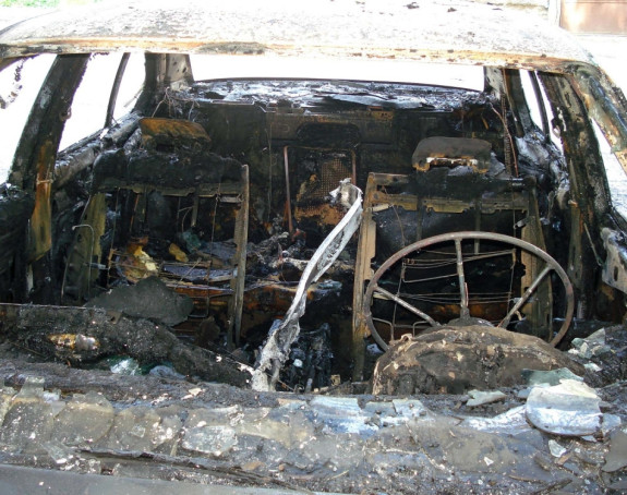 Ukrali automobil, a onda ga zapalili