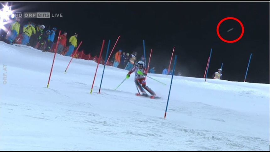 Video: Gađali grudvama skijaša dok je vozio slalom!