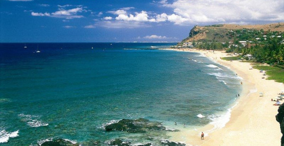 Veličanstveni pogled iz vazduha na ostrvo Reinion